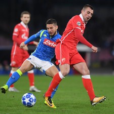 lovegame-国内顶级俱乐部激烈交锋，球员技术纷呈，比分胶着()