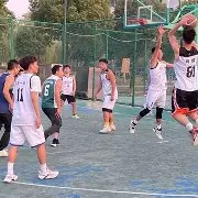 爱游戏sports-篮球明星参加公益活动为社区助力()